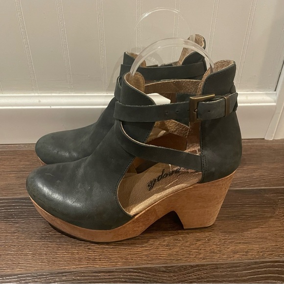 Free People Cedar Clog Ankle Strap in Black Suede Bohemian Wood Clog 36/6 - Picture 5 of 15